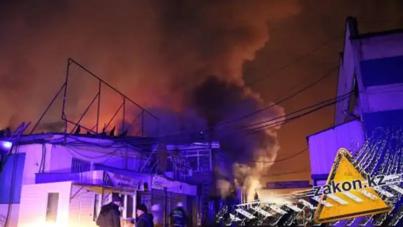 В Алматы загорелись контейнеры