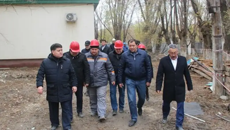 Аким Атырауской области проинспектировал строительство спецЦОНа и реконструкцию кардиоцентра