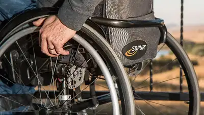 инвалид в коляске