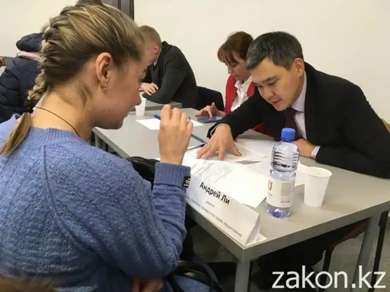 Тысячи казахстанцев получили помощь в рамках акции «Народный юрист», фото - Новости Zakon.kz от 25.11.2019 14:03