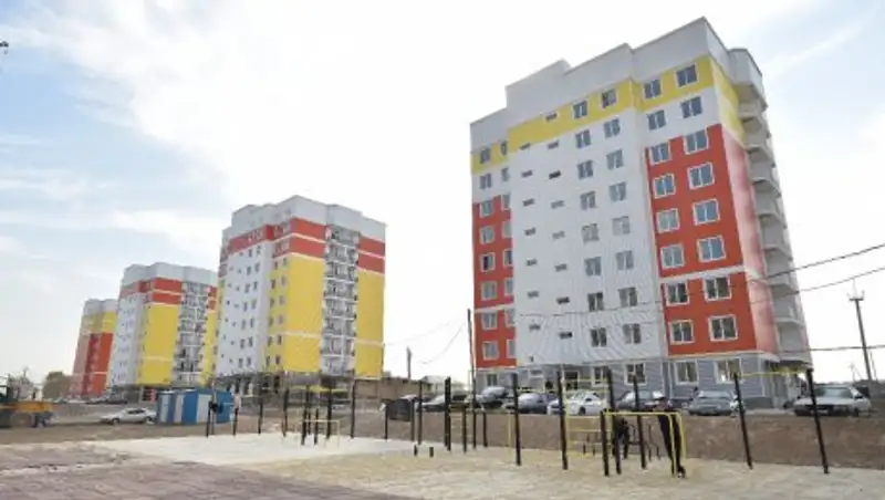 Мамин ознакомился с ходом строительства жилых домов в Шымкенте