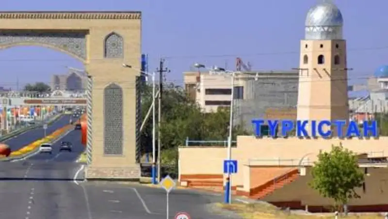 Шукеев поручил усилить темпы строительства в Туркестане