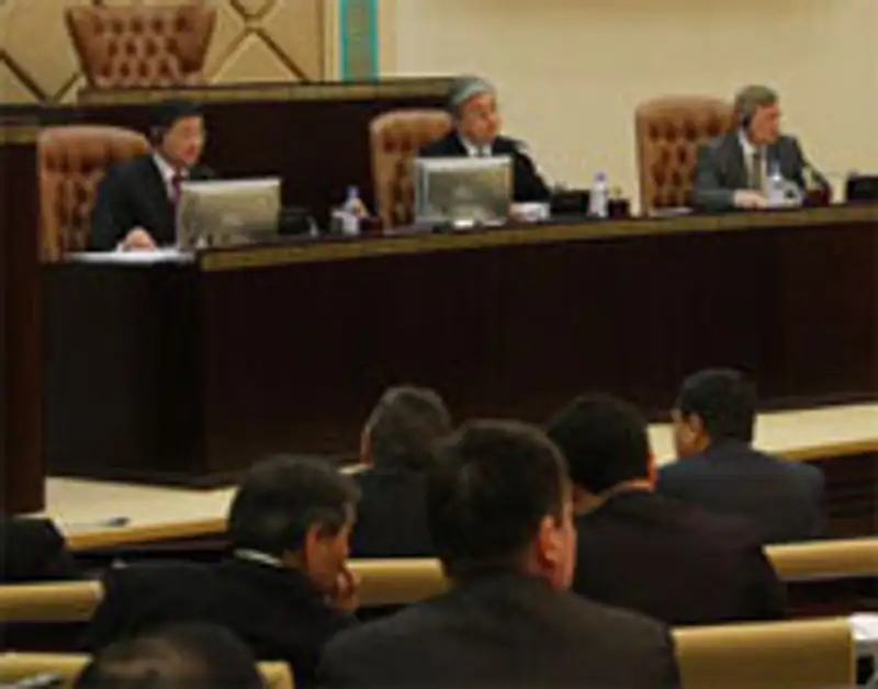 Парламент принял закон, регламентирующий досрочные президентские выборы, фото - Новости Zakon.kz от 03.02.2011 22:10