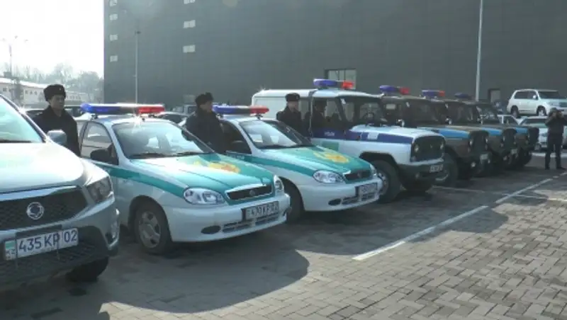 На пр Сейфуллина в Алматы продолжают отлавливать не только "ночных" но и "дневных бабочек"