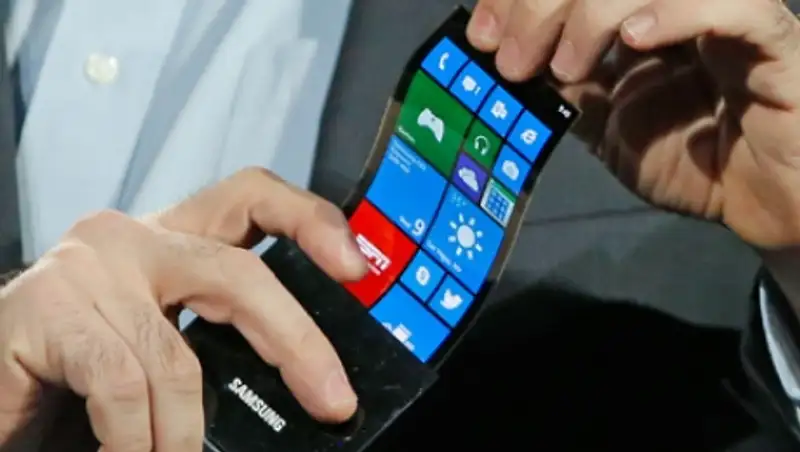 Samsung выпустит смартфон с гибким дисплеем