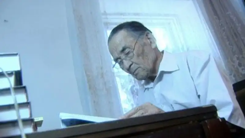 В Актау 80-летний пенсионер стал доктором экономических наук