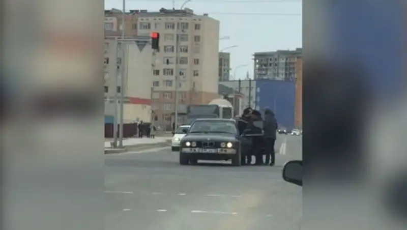Разборки на дороге в Актау попали на видео