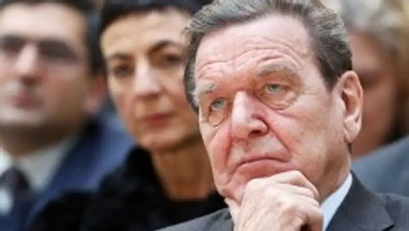 Экс-канцлер ФРГ Шредер раскритиковал политику ЕС на Украине