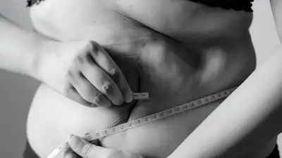 Какие три упражнения помогут убрать живот, рассказал врач, фото - Новости Zakon.kz от 30.01.2023 09:37