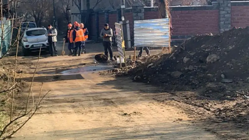Жители частного сектора в Алматы остались без воды после работ на газопроводе