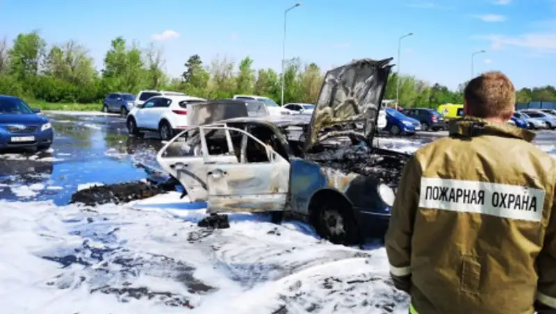 В аэропорту столицы загорелась машина