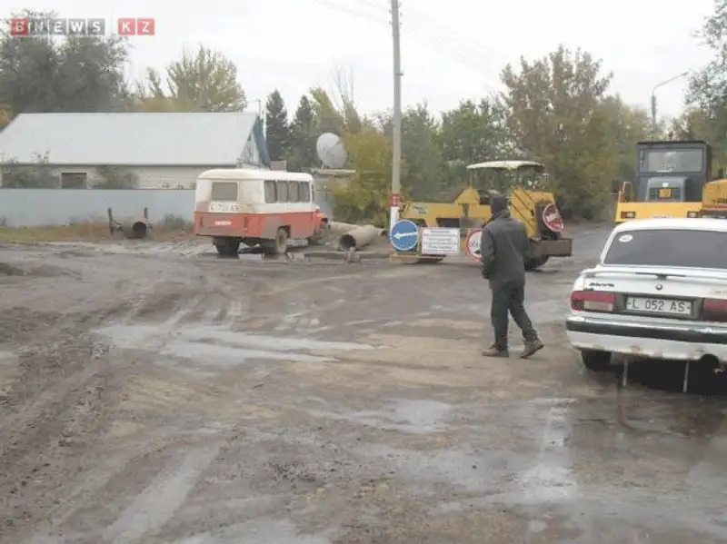 В ЗКО назвали причину неудовлетворительного состояния автодорог в регионе (фото), фото - Новости Zakon.kz от 06.11.2013 00:50