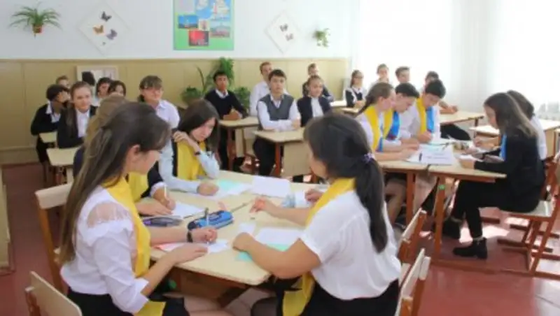 В школах Жезказгана проходят интеллектуальные игры и дебаты по переходу на латиницу