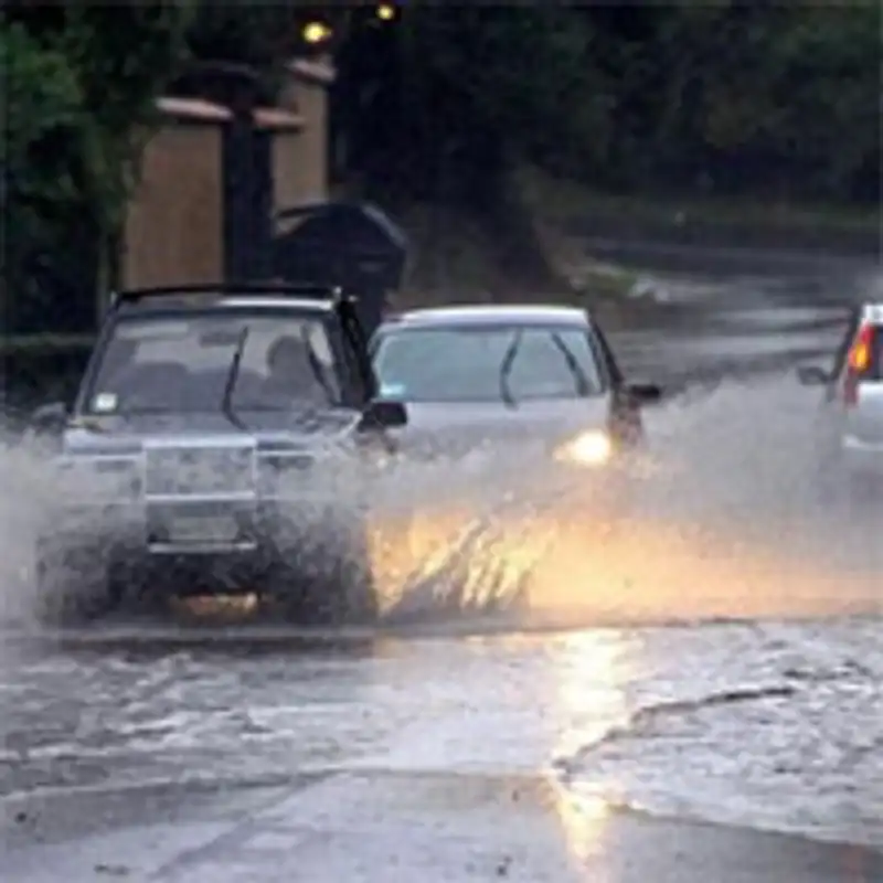 Дорожная полиция призывает быть внимательными на дороге в дождливую погоду