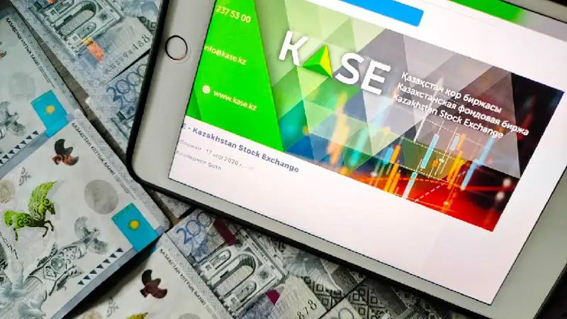 Тенге немного укрепился на торгах