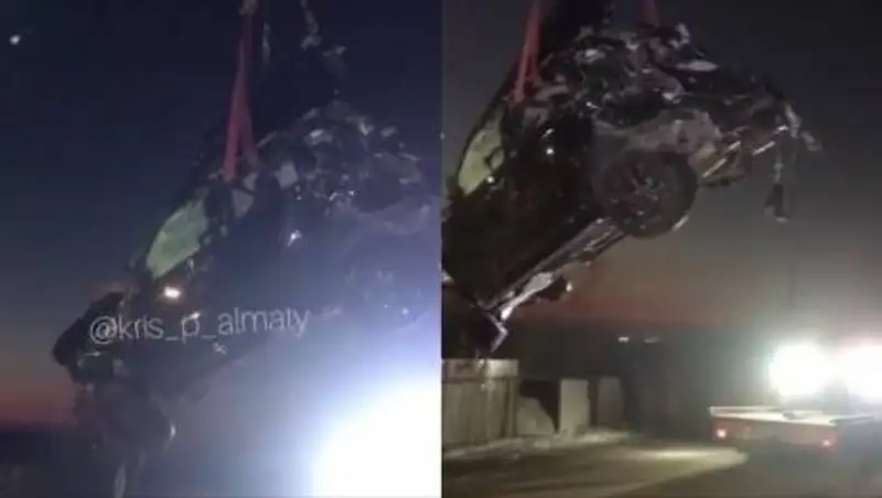 Снес столб, трубу и врезался в дом – водитель внедорожника погиб в Алматинской области