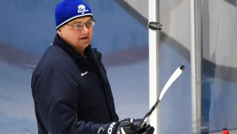 Главному тренеру "Барыса" Андрею Назарову вручат перстень за 400 матчей в КХЛ