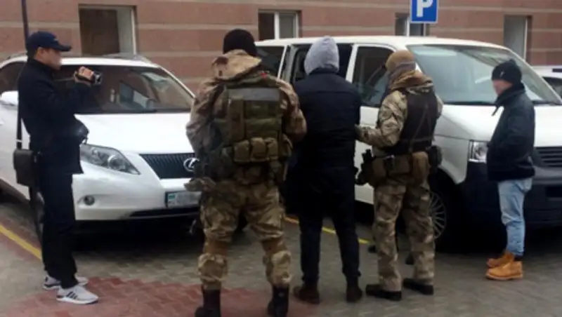 КНБ задержал двух граждан Китая