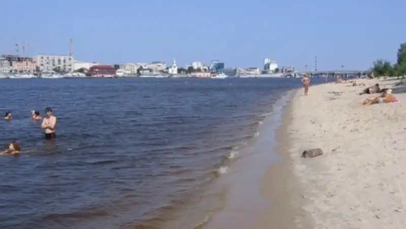 В Киеве на Днепре закрыты шесть из 11 пляжей из-за вспышки инфекции