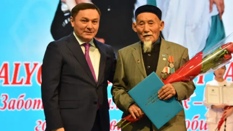 Аким Акмолинской области обратился к ветеранам и пенсионерам: Вы – поколение созидателей