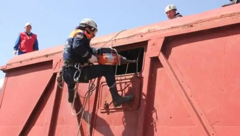 Спасатели Казахстана оснащены только наполовину - сенатор