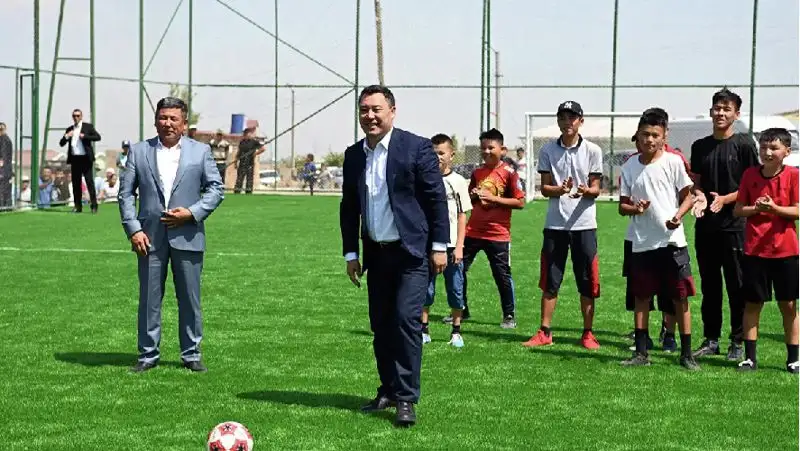 Президент Кыргызстана сыграет в футбол в прямом эфире