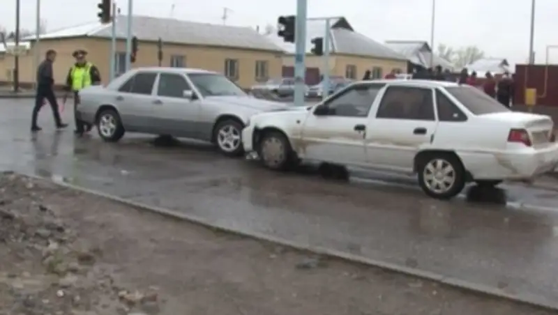 Мас азамат &#1257;зі &#1201;рла&#1171;ан к&#1257;лікпен жол апатына &#1201;шырады