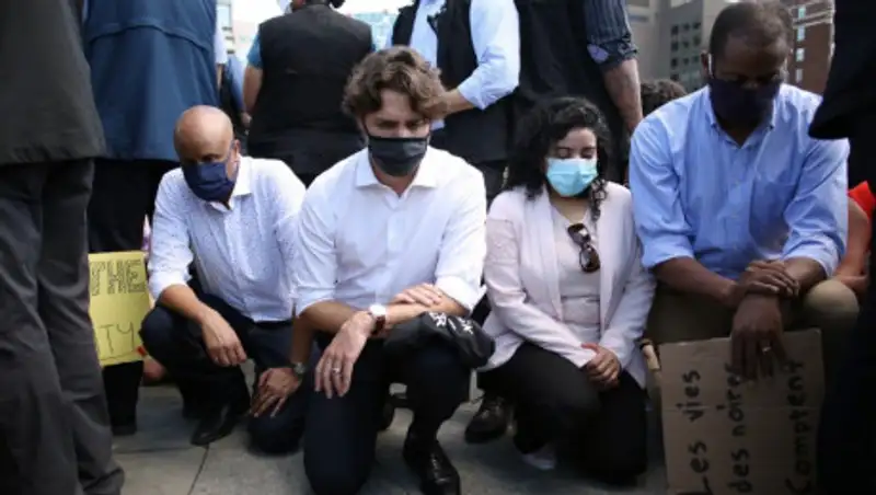 Трюдо преклонил колено в память о Флойде