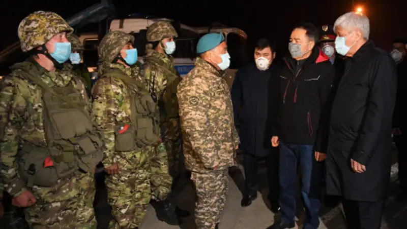 Сагинтаев и Баталов проверили блокпосты на основных выездах из Алматы