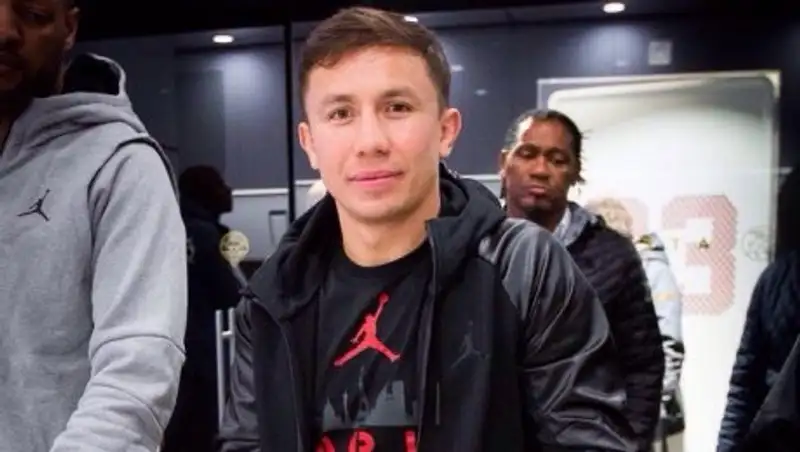 Геннадий Головкин показал свои пояса