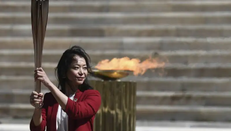 Олимпийский огонь доставлен из Греции в Японию