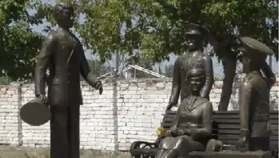 памятник героям из фильма, фото - Новости Zakon.kz от 26.05.2022 17:34
