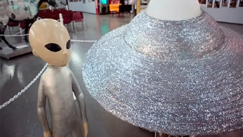 НЛО заправился от Солнца 