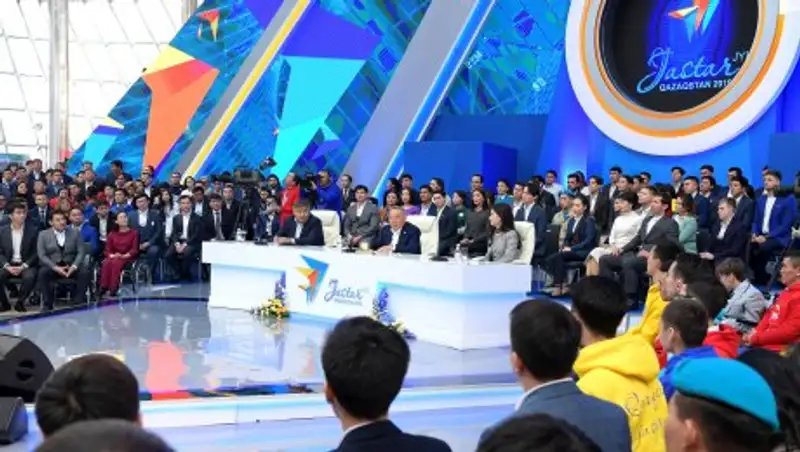 Жилье, образование и работа. Что поручил Назарбаев в Год молодежи