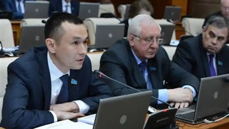 Депутат просит Нацбанк пресечь практику взимания комиссий с заемщиков БВУ