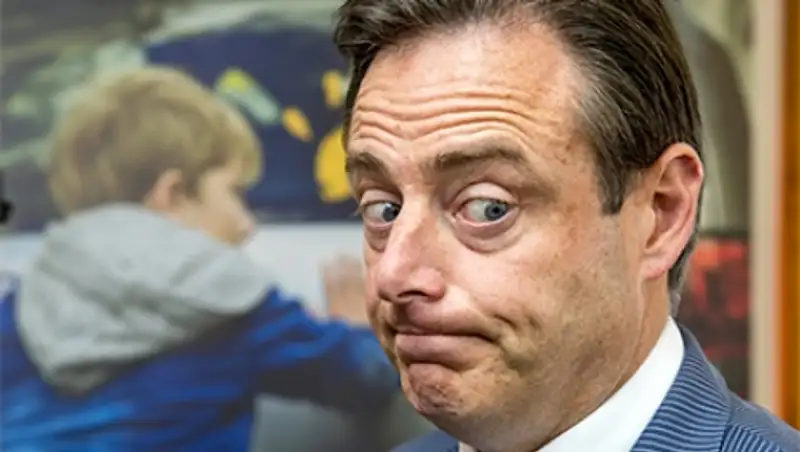 Бургомистру Антверпена предложили выбрать между исламом и смертью