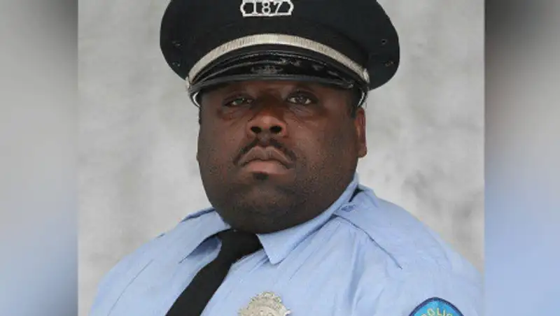 Полицейский подал в суд на коллег, выстреливших в него