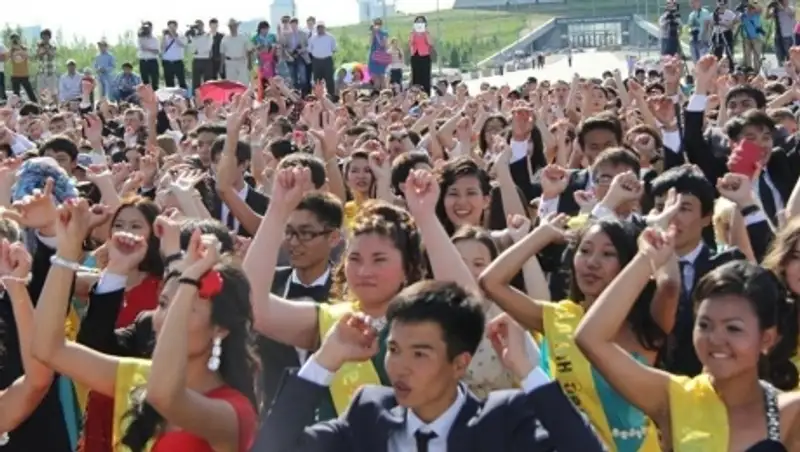 Министр образования и науки РК Ерлан Сагадиев поздравит столичных выпускников