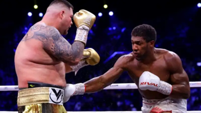 Джошуа победил Руиса и вернул себе четыре титула чемпиона мира