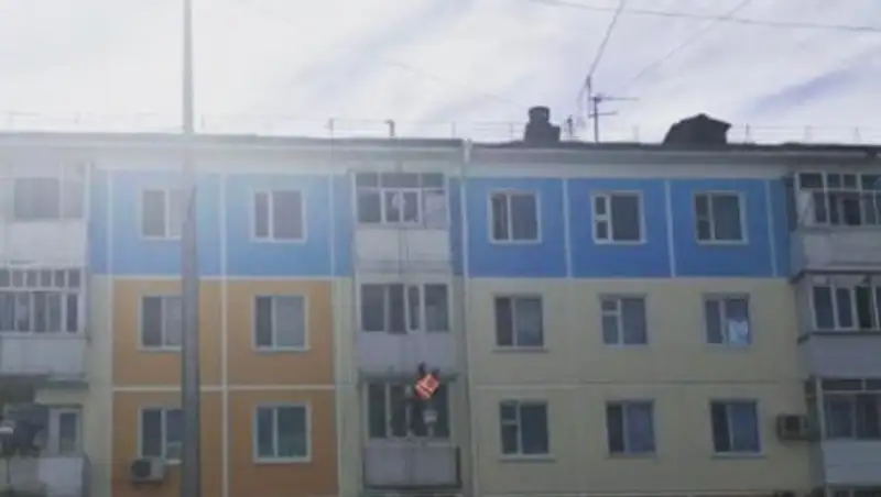 В яркие цвета перекрашивают дома в Астане после идеи Назарбаева
