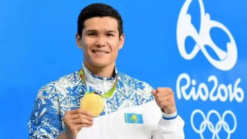 Олимпийский чемпион по боксу Данияр Елеусинов празднует 26-летие