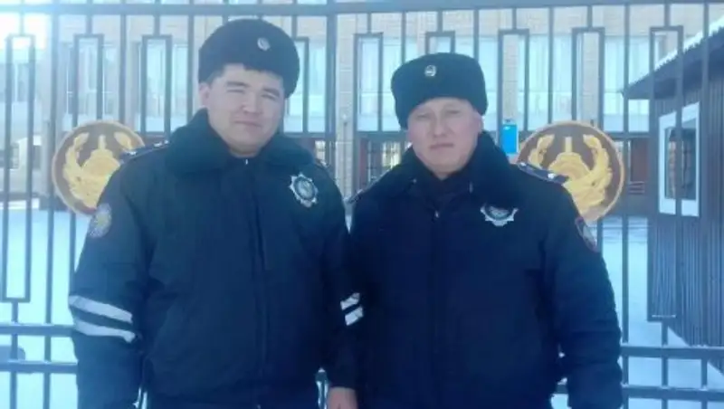 Пытавшуюся спрыгнуть с 9-го этажа девушку спасли в Рудном