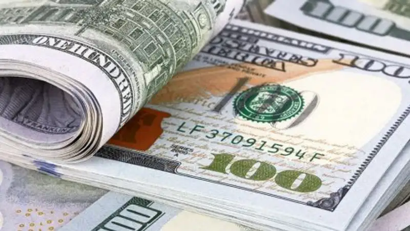 Курс доллара достиг 331 тенге на утренних торгах