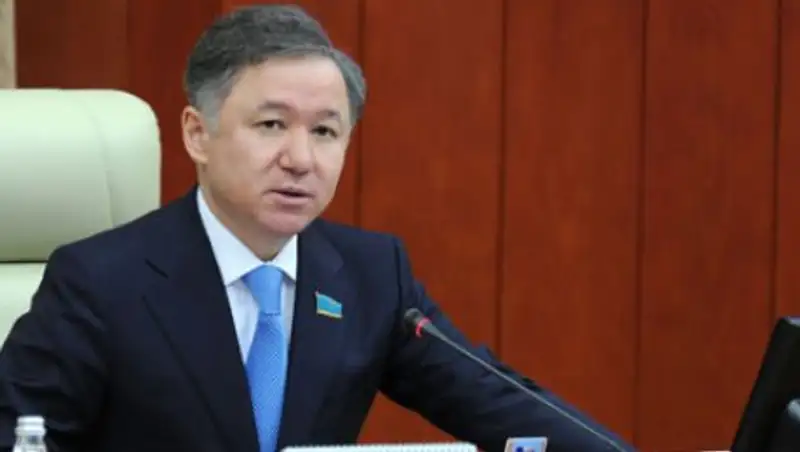 Нигматулин проводит первое заседание Мажилиса после операции