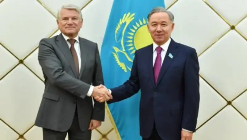 Нигматулин принял посла Беларуси по случаю завершения его дипмиссии