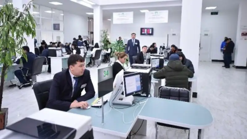 Полиция мешает работе "помогаек" на территории спецЦОНа в Алматы