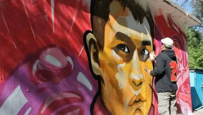 В Караганде вслед за граффити Головкина появилось граффити Сапиева 