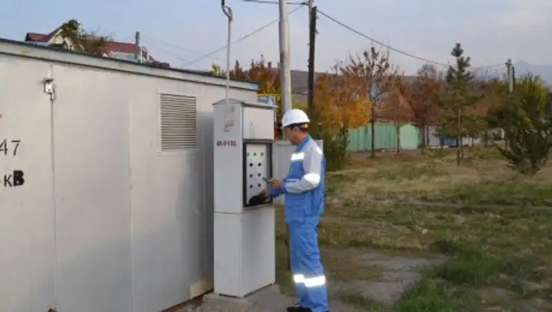 Зачем в Алматы в дневное время включается уличное освещение
