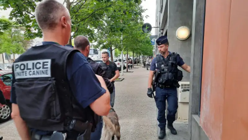 Французская полиция начала спецоперацию после конфликта чеченцев и арабов