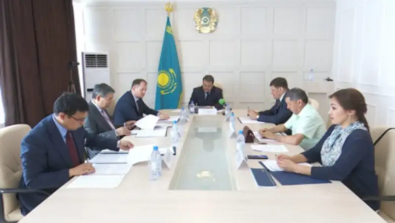 Матерящегося поселкового акима хотят наказать в Костанайской области